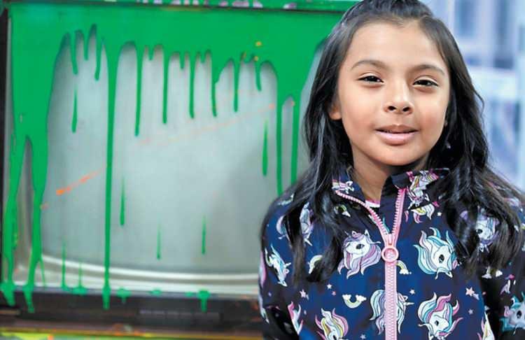 <p><span style="color:#000000"><strong>Tl&aacute;hauc'un d&uuml;ş&uuml;k gelirli bir mahallesinde b&uuml;y&uuml;yen Adhara'nın k&uuml;&ccedil;&uuml;k yaşlarda konuşma geriliği ve masa-sandalye sallama gibi belirtiler g&ouml;stermesi doktorlar tarafından otizm olarak adlandırılmıştı.&nbsp;</strong></span></p>
