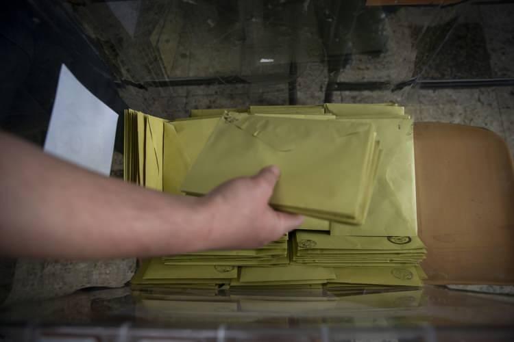 <p>Bu sabah da dünyanın önde gelen pek çok gazetesi 14 Mayıs seçimleri için 'tarihi bir dönüm noktası' yorumunda bulundu.</p>
<p> </p>