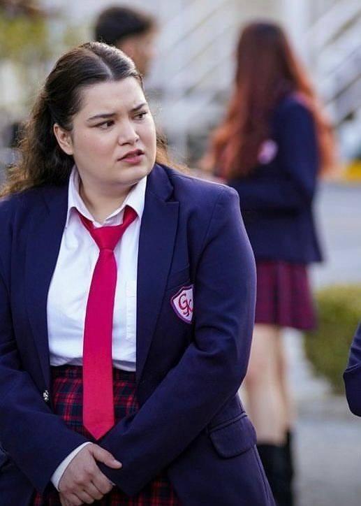 <p><span style="color:#000080"><em><strong>Duy Beni dizisinde Emine rolüyle tanınan Lydia Cemre Özşişman’ın son hali görenleri şaşırtıyor. 30 yaşındaki oyuncu 6 ayda 40 kilo vererek bambaşka bir görünüme kavuştu.</strong></em></span></p>
