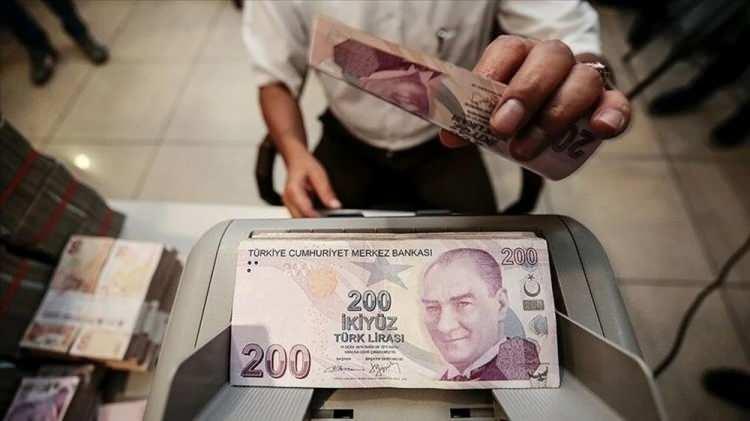 <p>Asgari ücret AK Parti'nin iktidara geldiği 2002 yılından bu yana yüzde 264,3 artarken temmuzda yapılacak ara zamla beraber net asgari ücretin 10 bin lirayı geçmesi bekleniyor.</p>
