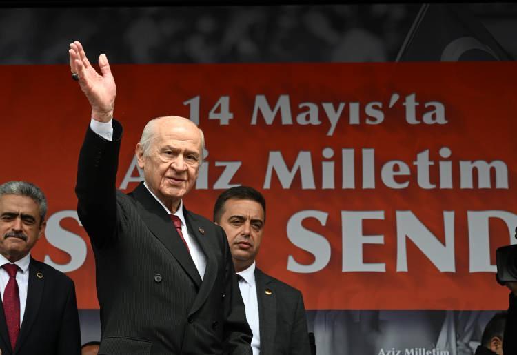 <p>MHP Genel Başkanı Devlet Bahçeli Ankara'da Anıttepe Ortaokulu,</p>
