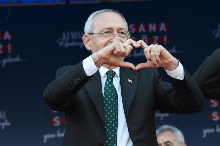 <p>CHP Genel Başkanı ve 7'li koalisyonun cumhurbaşkanı adayı Kemal Kılıçdaroğlu, Ankara'da Arjantin İlkokulu'nda oy kullanacak.</p>
