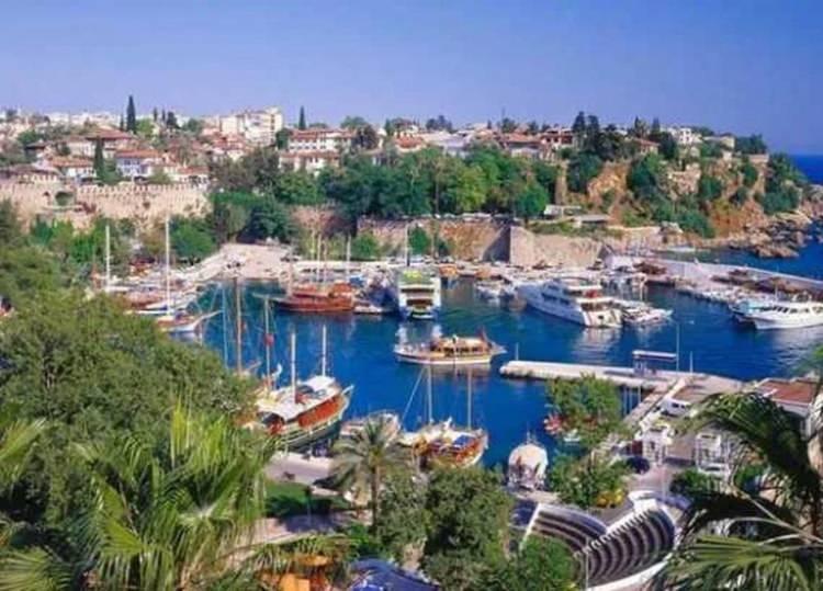 <p><span style="color:#B22222"><strong>ANTALYA/ATTALİA</strong></span></p>

<p><strong>Daha sonra bu isim Adalia, Antalia ve en son Antalya şekline dönüştü.</strong></p>
