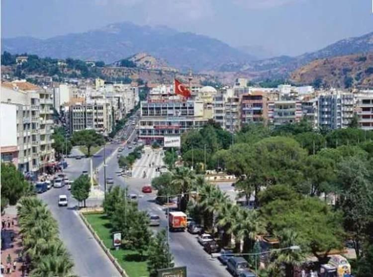 <p><span style="color:#B22222"><strong>AYDIN</strong></span></p>
<p><strong>İlk olarak Argoslar tarafından kuruldu. Anadolu beylerinden Aydınoğlu Mehmet bey'den aldı. Aydın, Mehmet beyin babasının ismidir.</strong></p>
<p> </p>