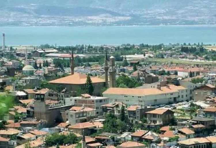 <p><strong><span style="color:#B22222">BURDUR: </span>Eski adı Askaniya'dır. İsmini yanında kurulmuş olduğu Burdur gölünden alır.</strong></p>
<p> </p>