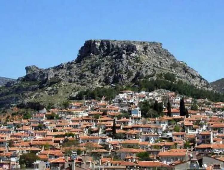 <p><strong><span style="color:#B22222">MUĞLA:</span> Eski adı "Mobolla"'dır. Türkler buraya daha sonra Muğla demişlerdir.</strong></p>

<p> </p>
