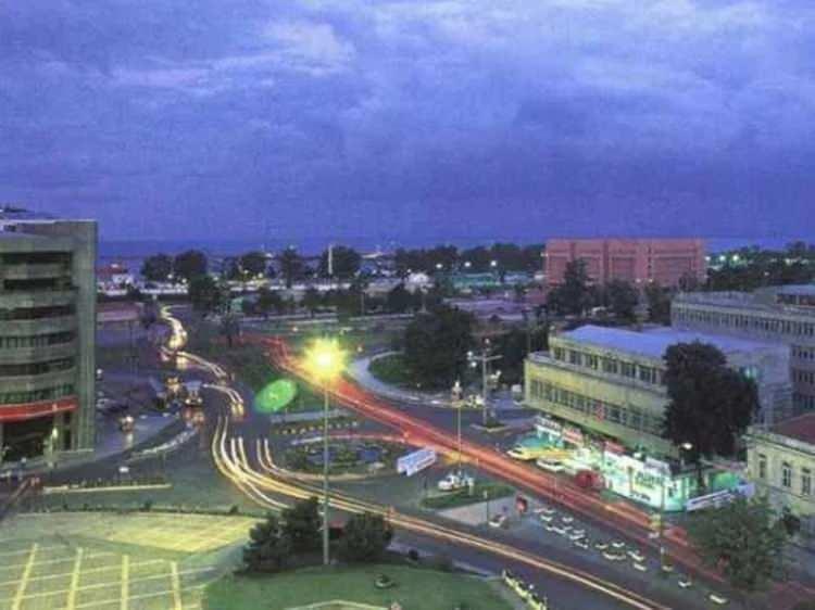 <p><strong><span style="color:#B22222">SAKARYA: </span>Adını sınırları içinden geçen Sakarya nehrinden alır.</strong></p>

<p> </p>
