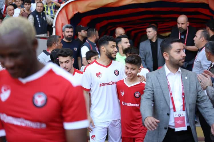 <p>TFF Başkanı Mehmet Büyükekşi ise, "Hatayspor inşallah önümüzdeki yıl burada çok güzel bir sezon geçirir. Biz özellikle Erdemli'de Hatayspor için bir yerde yapıyoruz. İnşallah oraya bir antrenman sahası içinde çalışmalarımızı sürdürüyoruz" diye konuştu.</p>
