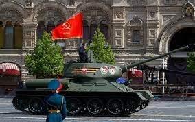 <p>Öte yandan zafer kutlamasında yalnızca bir tankın yer alması dünya gündemine oturdu. </p>
