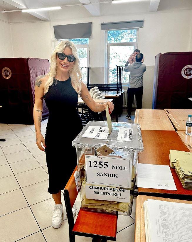 <p><span style="color:#FF0000"><strong>İREM DERİCİ</strong></span></p>
