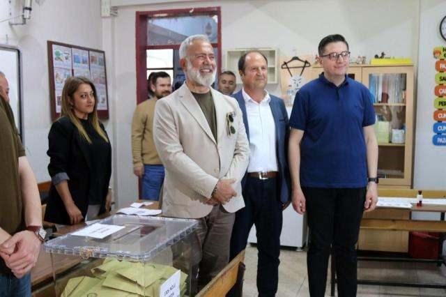 <p><span style="color:#FF0000"><strong>BAHADIR YENİŞEHİRLİOĞLU</strong></span></p>

<p><span style="color:#000000"><strong>"Birlik beraberliğimizi koruyacağız. Kaldığımız yerden devam edeceğiz."</strong></span></p>
