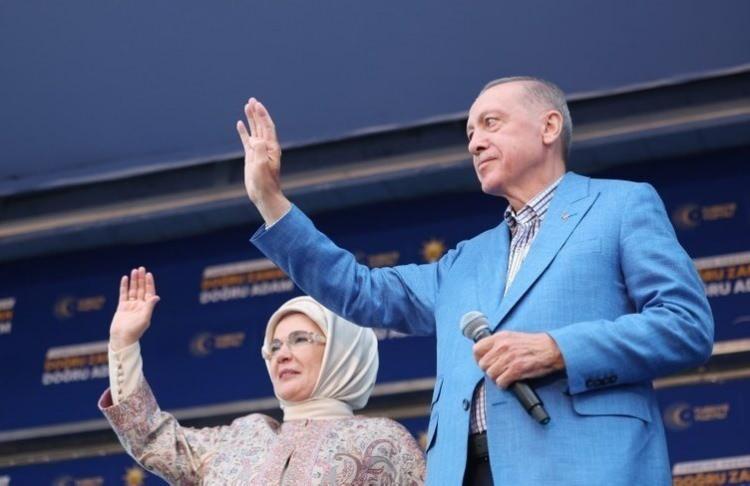<p>Analizde, Başkan Recep Tayyip Erdoğan'ın 2002 yılından beri zafer kazandığı belirtildi.</p>
<p>Ayrıca, uzun süredir muhalif kesim tarafından eleştiri alsa da Erdoğan'ın halen çok popüler olduğu ifade edildi.</p>