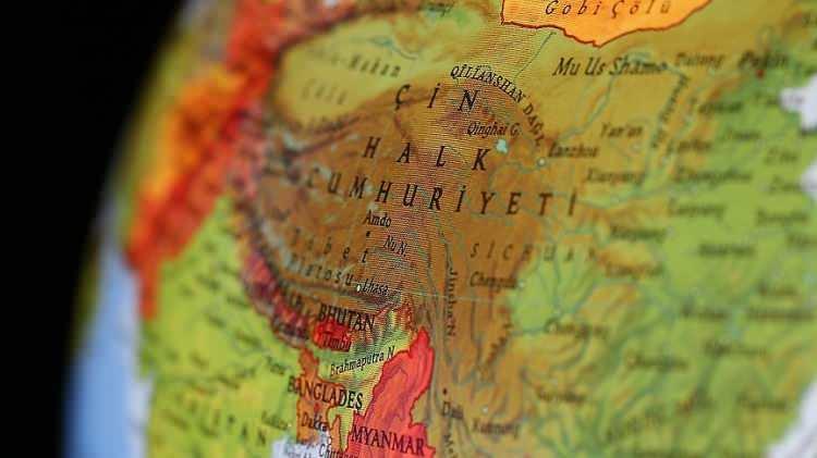 <p>Yurt dışındaki temsilciliklerde oy verme işlemi, 9 Mayıs'ta sona erecek. Bu tarihe kadar oy kullanamayan yurt dışı seçim kütüğüne kayıtlı seçmenler, 46 gümrük kapısında, 14 Mayıs 2023 Pazar günü saat 17.00'ye kadar oy verebilecek.</p>

<p>Yurt dışında kullanılan oylar, Türkiye'de oy verme işleminin tamamlanmasının ardından diğer oylarla birlikte açılacak. Oyların sayım ve dökümleri Yurt Dışı İlçe Seçim Kurulu Başkanlığının nezaretinde yapılacak.</p>
