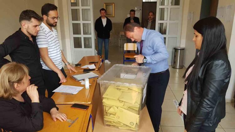 <p>Emek ve Özgürlük İttifakında yer alan Türkiye İşçi Partisi ise 4 milletvekili çıkarabildi.</p>
<p> </p>
