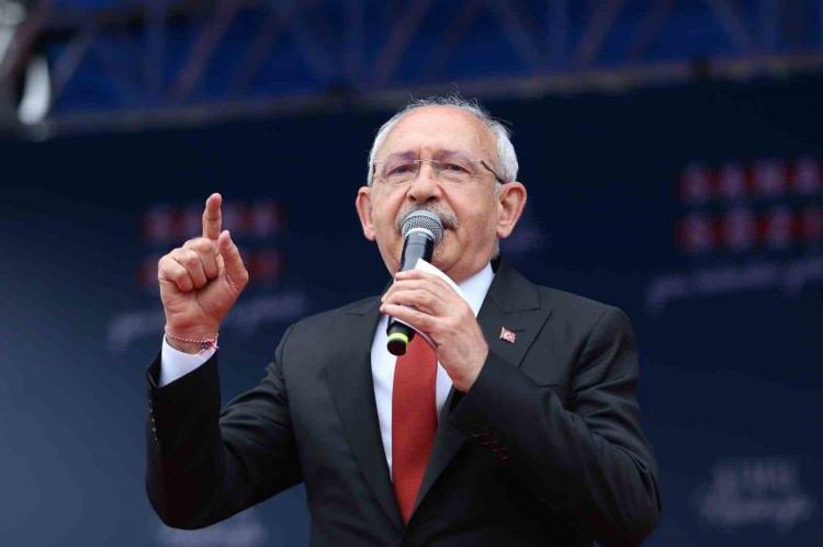 <p>Seçim öncesinde mağduriyet yaratma çabasında olan Kılıçdaroğlu'na çelik yelek provokasyonu ile ilgili İçişleri Bakanı Süleyman Soylu'dan tepki gelmişti.</p>
