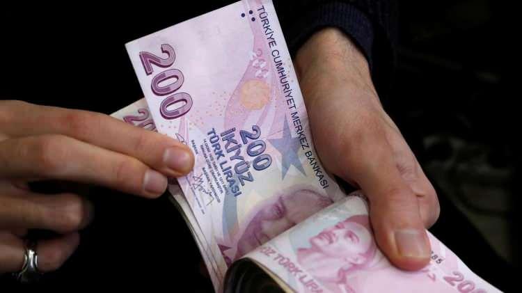 <p>Burada ara zam enflasyon oranı ve refah payı şeklinde yapılacak. Burada bir tablo yaptık. Şu anda asgari ücrette durum brüt 10 bin 8 lira, net 8 bin 506 lira 80 kuruş. </p>
