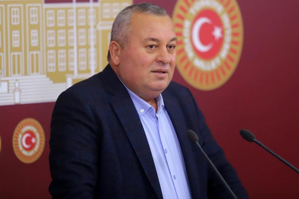 <p>Demokrat Parti'den (DP) 3 isim CHP listesinden milletvekili seçildi.<br />
<br />
Cemal Enginyurt - Ordu</p>