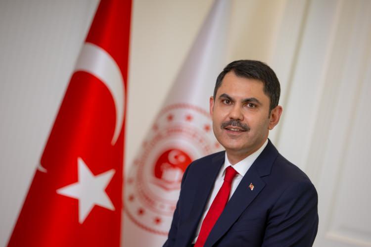<p>Özellikle Kahramanmaraş ve Hatay merkezli yaşanan depremlerin ardından toplumun yakından tanıdığı Çevre ve Şehircilik Bakanı Murat Kurum içten ve samimi duruşuyla seçimin kazananları arasında yer aldı. Kurum, gerek deprem bölgesinde yapılan çalışmalarla gerekse olası büyük İstanbul depremine yönelik gerçekleştirilen projelerle halk ile pozitif bir bağ kurdu.</p>