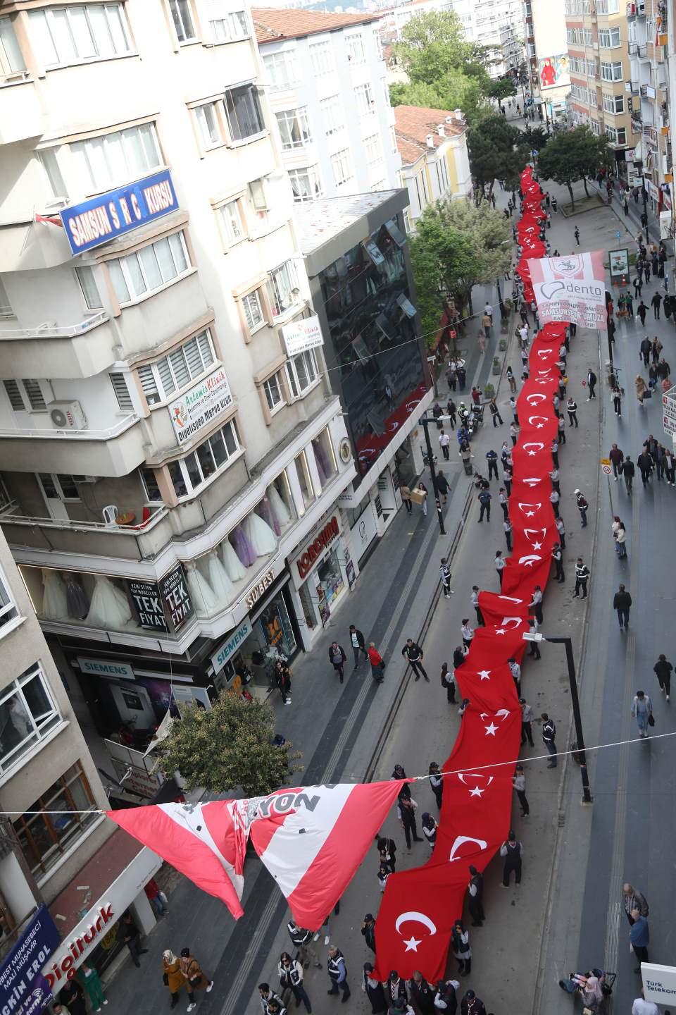 <p>Büyük Önder Mustafa Kemal Atatürk'ün 19 Mayıs 1919'da Samsun'a çıkışının 104'üncü yılı dolayısıyla kentte yürüyüş düzenlendi.</p>
<p> </p>