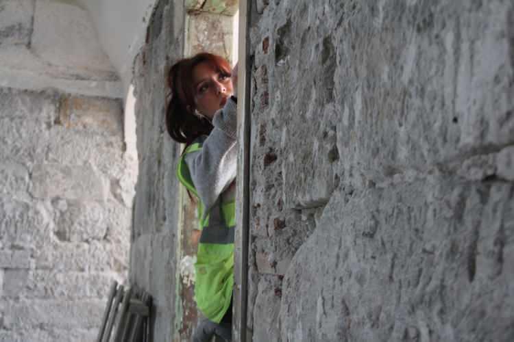 <p>Çorum’da Selçuklu Sultanı 3. Alaeddin Keykubat zamanında yapılan Ulu Cami'de Osmanlı kültürünü yansıtan ve yıllar önce sıvayla kapatıldığı anlaşılan motifler ve kalem işi bezemeler gün yüzüne çıkarıldı.</p>
