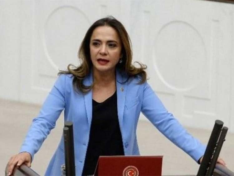 <p><span style="color:#800000"><strong>İSTANBUL: Gamze Akkuş İlgezdi, Elif Esen, Evrim Rızvanoğlu, Türkan Elçi</strong></span></p>
<p> </p>