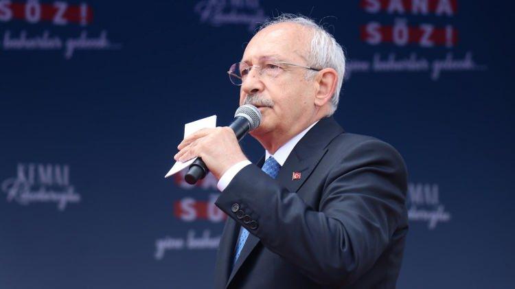 <p>14 Mayıs 2023 tarihinde gerçekleşen seçimlerin en büyük kaybedeni CHP Genel Başkanı ve 7'li koalisyonun Cumhurbaşkanı Adayı Kemal Kılıçdaroğlu oldu. Muhalefet seçmeninin 'Aday olma' çağrısına kulak asmayan ve altılı masada yaşanan krizin ardından adaylığı ilan edilen Kılıçdaroğlu, Erdoğan'a karşı bir seçim hezimeti daha yaşadı. Kılıçdaroğlu'nun 28 Mayıs'ta gerçekleşecek olan ikinci turun ardından CHP Genel Başkanlığı için de büyük problemler yaşayacağı düşünülüyor.</p>

