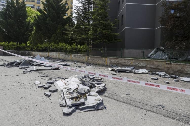 <p>Koltuk takımına ait iki sandalyeden birinin kendisinde olduğunu söyleyen Daşçı, "Rahatlığını görünce herkes koltuğa talip oldu. 'Bu koltuk benim' diye götürmeye çalışanlar oldu. Sahibi gelirse bir parçası bizde, seve seve veririz." ifadelerini kullandı.</p>

<p> </p>
