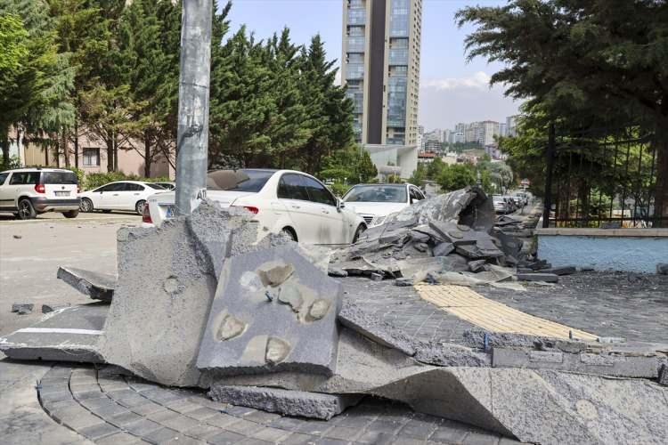 <p>Koltuk takımına ait bir diğer sandalyeyi iş yerinde sakladığını dile getiren Necdet Özyönüm ise "Takımın asıl parçası bizde. Koltuğu dışarıda bırakamadık, içeri aldık. Sosyal medyada paylaşılan videonun altına da koltuğu bizden alabileceklerini yazdık. Biri alır diye koltuğu dışarı bırakamıyoruz." diye konuştu.</p>

<p> </p>
