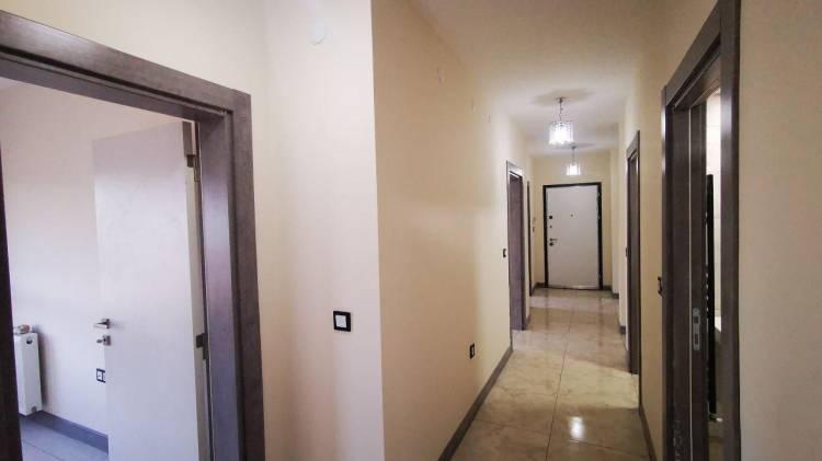 <p>Proje kapsamında 12 Nisan`da kaba inşaatı bitirilen blokta örnek daire tamamlandı.</p>