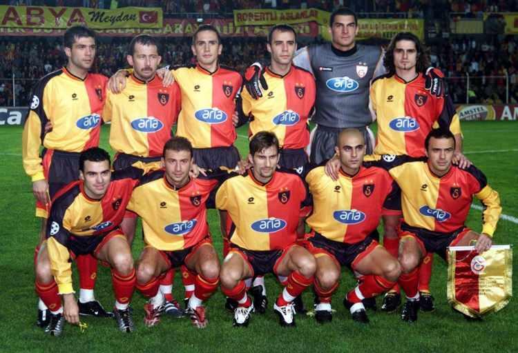 <p>GALATASARAY'IN 15. ŞAMPİYON KADROSU (3. YILDIZ)<br />
<br />
2001/2002 SEZONU<br />
<br />
Ayaktakiler: Vedat İnceefe, Sergen Yalçın, Emre Aşık, Bülent Akın, Faryd Mondragon, Sebastien Perez.<br />
<br />
Oturanlar: Hakan Ünsal, Serkan Aykut, Ergün Penbe, Hasan Şaş, Arif Erdem.</p>
