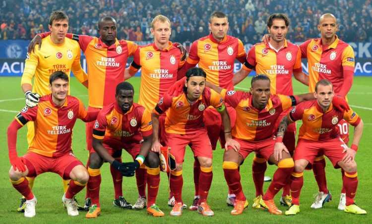 <p>GALATASARAY'IN 19. ŞAMPİYON KADROSU<br />
<br />
2012/2013 SEZONU<br />
<br />
Ayaktakiler: Fernando Muslera, Dany Nounkeu, Semih Kaya, Burak Yılmaz, Hamit Altıntop, Felipe Melo.<br />
<br />
Oturanlar: Albert Riera, Emmanuel Eboue, Selçuk İnan, Didier Drogba, Wesley Sneijder.</p>
