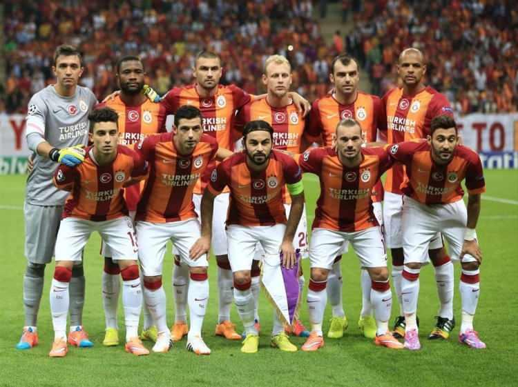 <p>GALATASARAY'IN 20. ŞAMPİYON KADROSU (4. YILDIZ)<br />
<br />
2014/2015 SEZONU<br />
<br />
Ayaktakiler: Fernando Muslera, Aurelien Chedjou, Burak Yılmaz, Semih Kaya, Goran Pandev, Felipe Melo<br />
<br />
Oturanlar: Alex Telles, Blerim Dzemaili, Seçuk İnan, Wesley Sneijder, Veysel Sarı</p>
