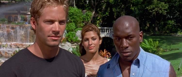 <p><span style="color:#4B0082"><strong>10 - Daha Hızlı Daha Öfkeli (2003)</strong></span></p>
<p><span style="color:#4B0082"><strong>(2 Fast 2 Furious)</strong></span></p>
<p><span style="color:#000080"><strong>Polis teşkilatından ayrılan Brian, arkadaşı Roman Pierce (Tyrese Gibson) ile birlikte uyuşturucu patronu Carter Verone’nin (Cole Hauser) çetesine girer. Amaçları devlet ve FBI adına köstebeklik yapmaktır… Yapımcı Neal H. Moritz’in ilk ısmarladığı senaryoda Vin Diesel de vardır. Kendisine 25 milyon dolar gibi hayli yüksek bir ücret teklif edilir ama Diesel, senaryoyu ilk filme göre zayıf bulur ve ‘The Chronicles of Riddick’te oynamaya karar verir. John Singleton’ın yönettiği film, Diesel’in yokluğuna rağmen 2003 yılının en çok hasılat getiren 17’nci filmi olur.</strong></span><br />
<span style="color:#8B4513"><strong>Toplam bilet sayısı: 178.006 </strong></span><strong><a href="https://www.yasemin.com/" target="_blank"><span style="color:rgb(255, 255, 255)">(Yasemin.com)</span></a></strong></p>