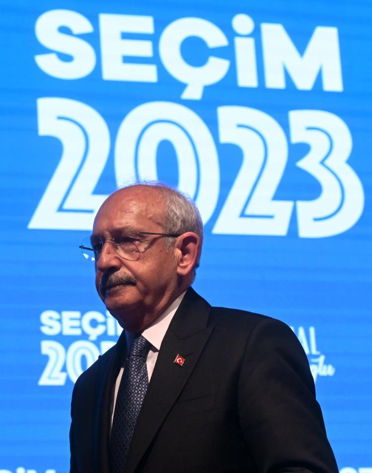 <p>CHP Genel Başkanı Kemal Kılıçdaroğlu YSK'nın resmi olmayan seçim sonuçlarını açıklamasının ardından twitter hesabından bir tweet paylaştı. Tweet'e ise CHP ve ittifak seçmenleri oldukça tepkiliydi. İşte o tweet ve tweete verilen tepki dolu yanıtlar...</p>