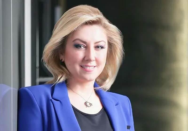 <p>Şebnem Bursalı <br />
Gazeteci<br />
(İzmir - AK Parti)<br />
</p>