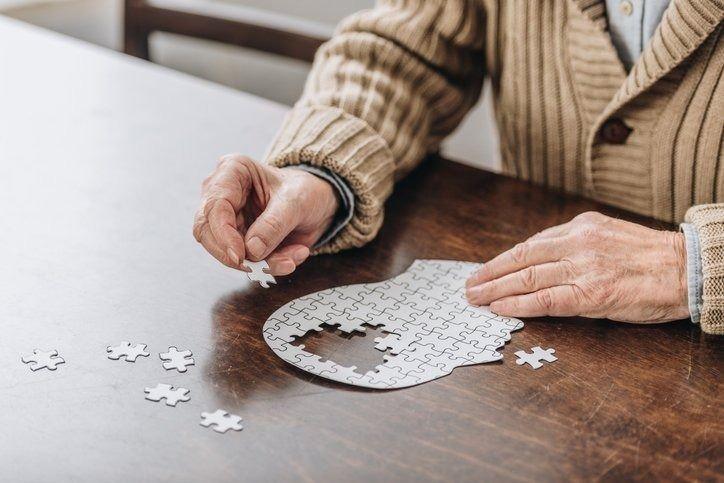 <p><span style="color:#B22222"><strong>Özellikle hazır ve paketli ürünler, kızartılmış yiyecekler Alzheimer hastalığını tetikleyebilir" açıklamasında bulundu.</strong></span></p>
