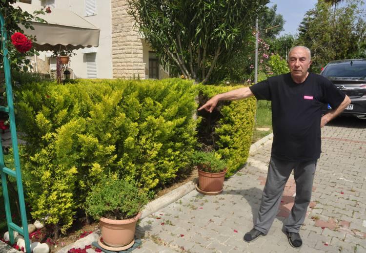 <p>Antalay'nın Manavgat ilçesinde komşusu Mustafa Özcan'ın (75) evinin önündeki 6 ağacı spiral makinesiyle kesen E.Ç. (72) hakkında, 6 yıla kadar hapis istemiyle dava açıldı. </p>
