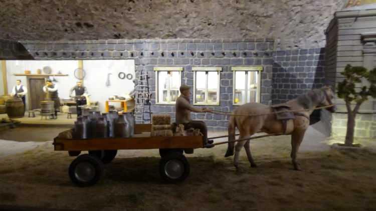 <p>İçerisinde 30'dan fazla peynir çeşidinin sergilendiği, "Dünya'nın 18. Peynir Rotası" olarak tescillenen, Türkiye'de ilk ve tek olan 'Peynir Müzesi' Kars'ın yeni turizm destinasyon noktası olarak öne çıkmayı başardı.</p>
