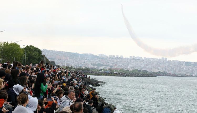 <p>İl Jandarma Komutanlığı Kavak Komando Bölüğü ve Atakum Halk Eğitim Merkezi Halk Oyunları Ekibi de gösteri sundu.</p>
