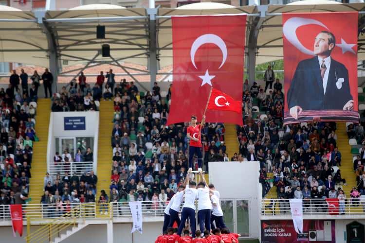 <p>19 Mayıs Atatürk'ü Anma, Gençlik ve Spor Bayramı dolayısıyla Kırklareli'nde tören düzenlendi. Kırklareli Atatürk Stadı'nda gerçekleştirilen törende, öğrenciler gösteri sundu.</p>

<p> </p>
