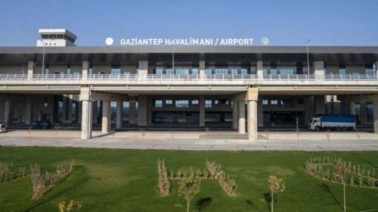 <p><strong>Gaziantep'de hava sahasında gece saatlerinde "tanımlamayan cisim" paniğe sebep oldu. Cismin rapor edilmesinden sonra Gaziantep Havalimanı'ndan iniş ve kalkışlı uçuşları gerçekleştirilemedi. </strong></p>
