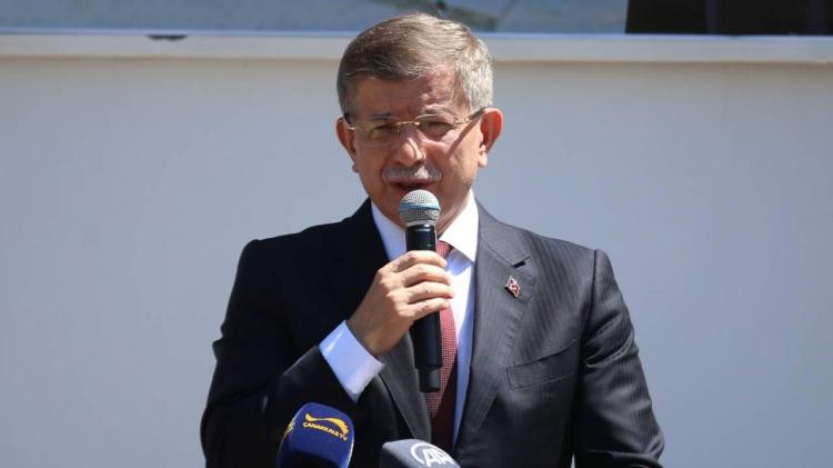 <p>Seçimlere CHP listesinden giren Gelecek Partisi ve onun lideri Prof. Dr. Ahmet Davutoğlu da seçimin kaybedenleri arasında yer aldı. Partisini kurduğu süreçte iddialı söylemlerde bulunan ve AK Parti seçmeninin kendisine yöneleceğini vurgulayan Davutoğlu'nun tahminleri tutmadı. Davutoğlu ve partisinin önümüzdeki süreçte ne denli bir etkinlik gösterebileceği merak konusu...</p>