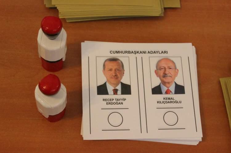 <p>Yurt dışı temsilciliklerinde kullanılan oyların yüzde 57,47'sini Cumhurbaşkanı Recep Tayyip Erdoğan, yüzde 39,57'sini Millet İttifakı Cumhurbaşkanı Adayı Kemal Kılıçdaroğlu almıştı.</p>

