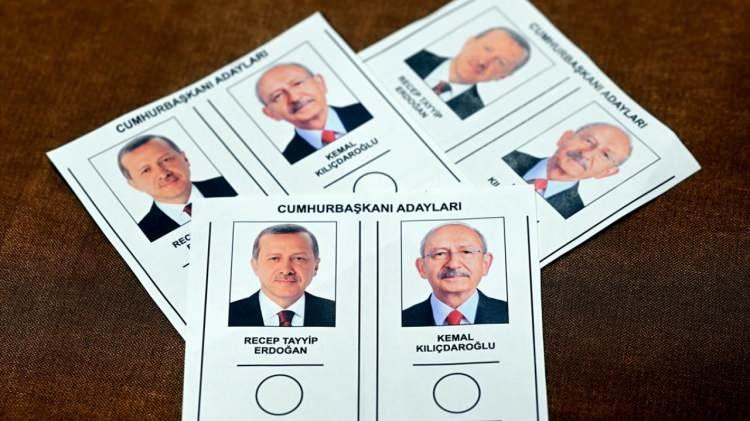 <p>Hazırlıklar 07.00-08.00 saatlerinde tamamlanacak, oy verme işlemi 08.00`de başlayacak ve saat 17.00`ye kadar sürecek. Saat 17.00 itibarıyla sırada bekleyenler varsa, bu kişiler sandık kurulu başkanınca sayılıp oy vermeleri sağlanacak.</p>
<p> </p>