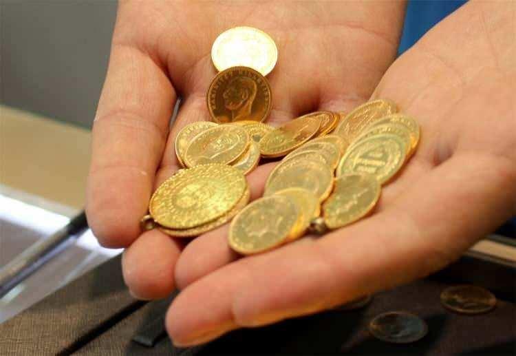 <p>Merkez Bankası iç talebi karşılamak amacıyla mart ayında 15 ton altın satışı gerçekleştirdi. </p>