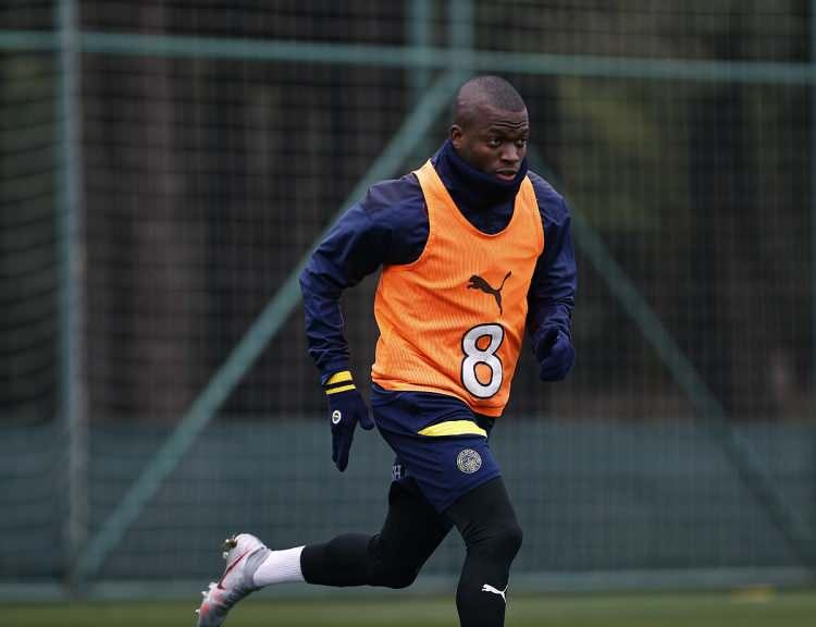 <p>ENNER VALENCIA<br />
Ligde gol krallığına ulaşma üzere olan ve kariyer sezonunu yaşayan Enner Valencia'ya yeni sözleşme teklifi yapıldı. Yıldız oyuncunun takımda kalması isteniyor.</p>
