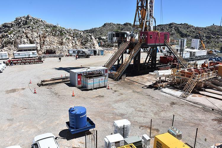 <p>Hem ekonomi açısından hem ülkemizin aslında enerji bağımsızlığı açısından da önemli. Çünkü biz petrol de, doğal gaz da dışarıya bağımlı bir ülkeydik. Ama çok şükür petrol açısından baktığımızda ilimiz petrol zengini bir il. Artık şunu iyi biliyoruz. </p>
