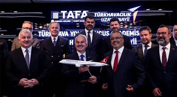 <p>Uçakların Türk Hava Yolları envanterine katılması ile birlikte bu hususta da dışa bağımlılığımızı önemli ölçüde azaltmış olacağız. Bugün Türk havacılığını her alanda dünya ile yarışır hale getirmek için var gücümüzle çalışıyoruz."</p>