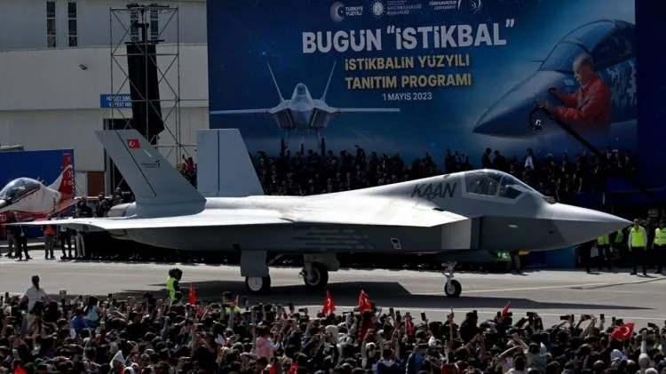 <p>Savaş uçağı yapım maliyetinin pahalılığına vurgu yapan emekli komutan, Türkiye'nin uygun maliyet için yerli parça üretimine yöneldiğini belirtti.</p>

<p> </p>
