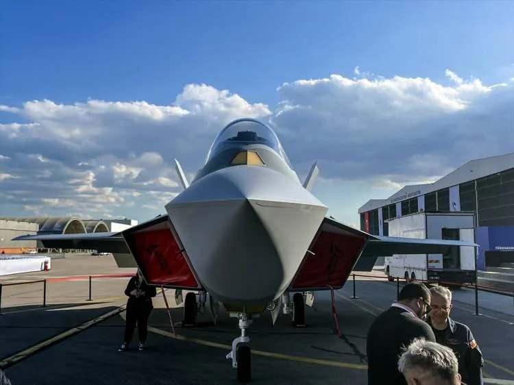 <p>Milli Muharip Uçak "KAAN"ın F-35 savaş uçağına benzer özelliklere sahip olduğu kaydedildi.</p>

<p> </p>
